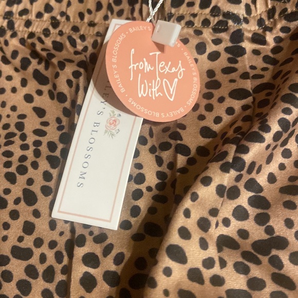 Bailey’s Blossom Leopard soft bellbottoms girls size 5 new with tags - Picture 3 of 4